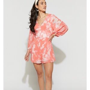 FRANCESCA'S Parker V Neck Floral Summer Coral Romper NWT / Size XS Extra Small